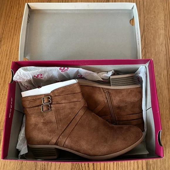 SO Suede Ankle Boots - Picture 8 of 12